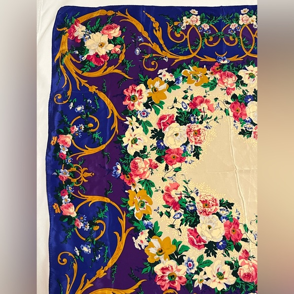 •Vintage Ann Klein Vera Silk Floral Signed Scarf 34 1/2 X 34 1/2” Made In Japan - Picture 2 of 9